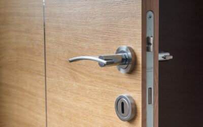 Jak dbać o drewniane drzwi wejściowe, aby służyły jak najdłużej?