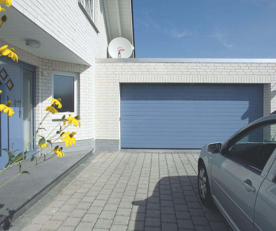 Brama garażowa a kolorystyka elewacji